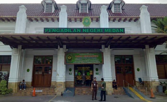 dua_terdakwa_kasus_penipuan_rp145_miliar_hanya_dituntut_6_bulan_dan_divonis_percobaan