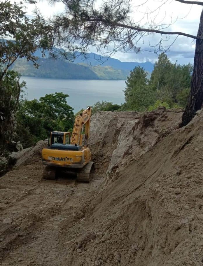 dukung_destinasi_super_prioritas_bupati_samosir_buka_ruas_jalan_pangasean_sitamiang