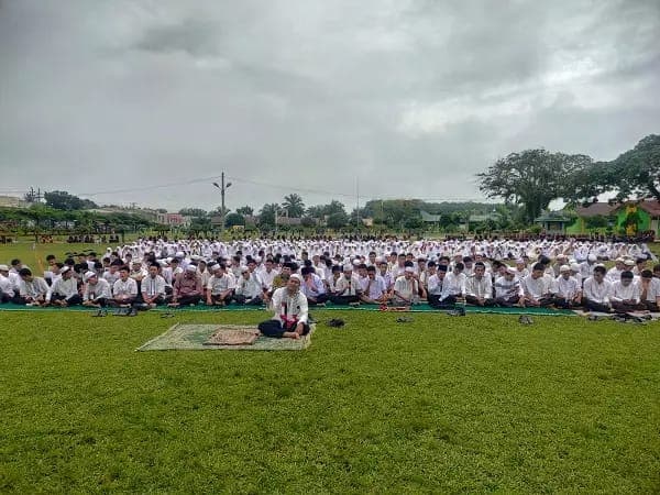 dukung_palestina_1150_siswa_dan_guru_man_1_palas_shalat_ghaib