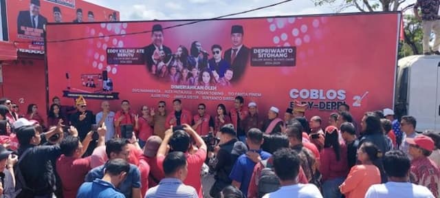 eddy_depri_gelar_panggung_hiburan_yang_hadirkan_artis_ibu_kota_di_dairi