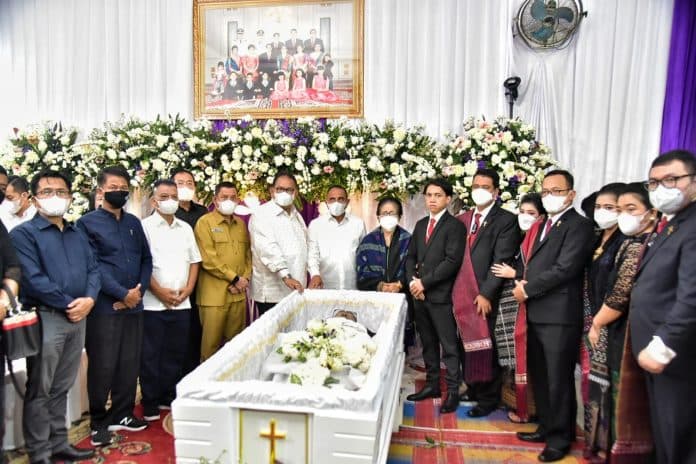 edy_rahmayadi_dan_musa_rajekshah_kunjungi_rumah_duka_wtp_simarmata