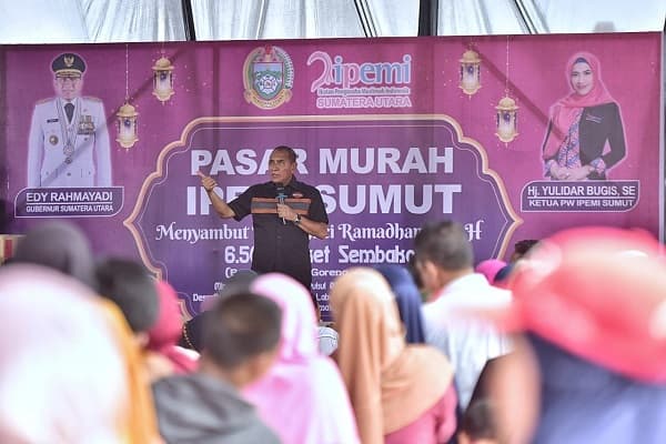 edy_rahmayadi_gratiskan_sembako_di_pasar_murah_pematang_johar