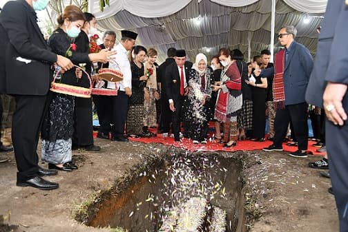 edy_rahmayadi_jadi_inspektur_upacara_di_pemakaman_rudolf_m_pardede