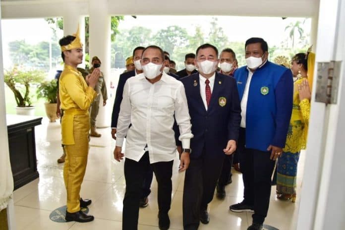 edy_rahmayadi_minta_tinju_sumbang_emas_di_pon_2024