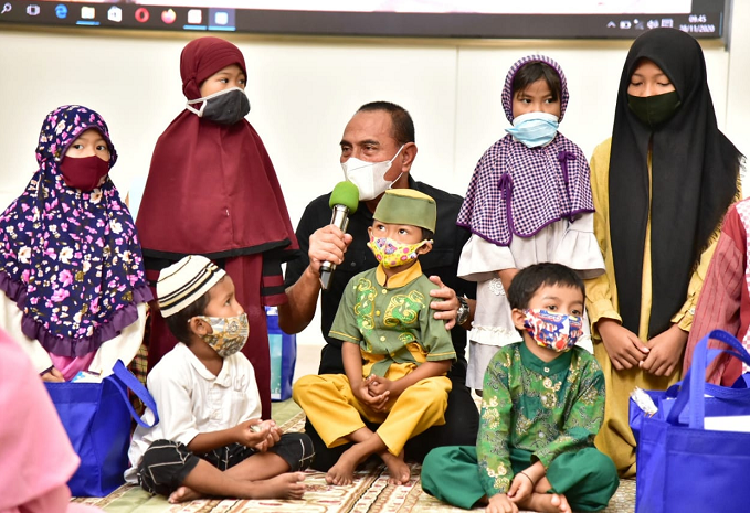 edy_rahmayadi_terharu_bisa_bermain_bersama_anak_anak_lagi