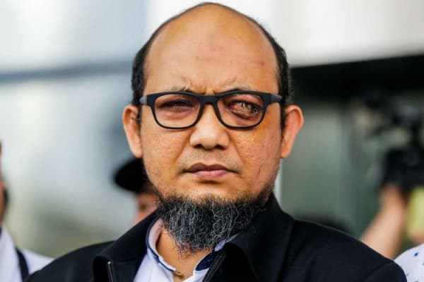eks_peyidik_kpk_dicurigai_bertransaksi_rp300_m_novel_tidak_dilakukan_satu_orang