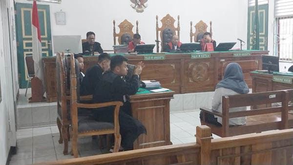 eks_sekda_dan_bendahara_setda_labuhanbatu_dituntut_5_tahun_penjara