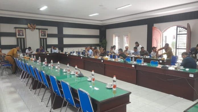 empat_anggota_dprd_keluar_rapat_perubahan_apbd_2023_simalungun_batal_dibahas