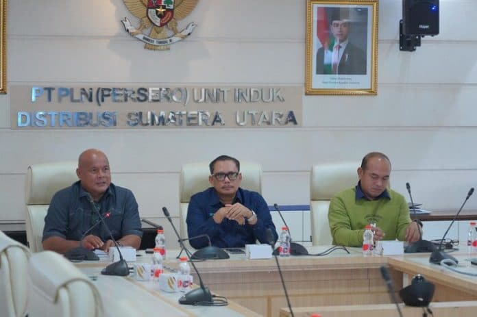 empat_desa_di_nias_utara_belum_dialiri_listrik_bupati_datangi_pln_uid_sumut