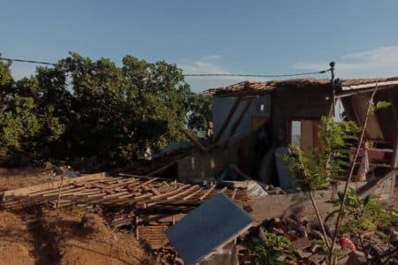 empat_orang_di_bali_tertimbun_material_akibat_gempa