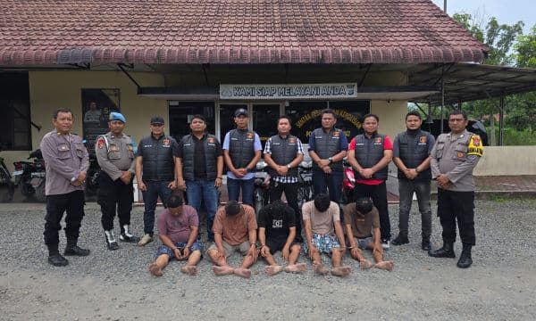 empat_pencuri_motor_dan_seorang_penadah_diringkus_polsek_simpang_empat