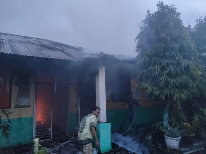 empat_ruangan_sd_negeri_058324_langkat_terbakar