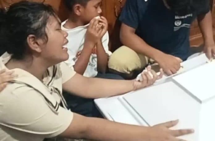 enam_korban_tewas_ditabrak_kereta_api_dikebumikan_di_dolok_sanggul