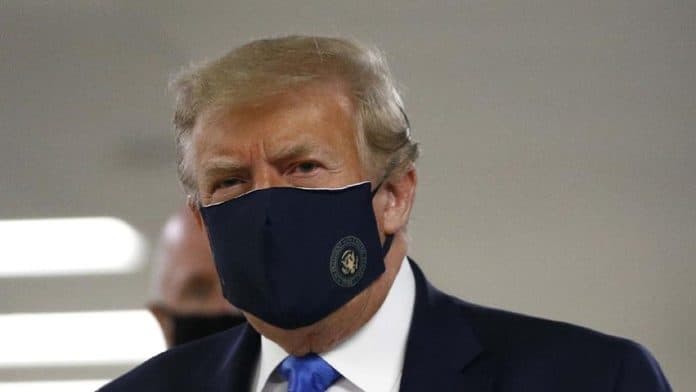 enggan_picu_kepanikan_warga_dalih_trump_remehkan_corona