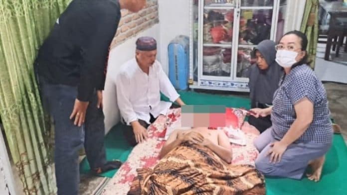 epilepsinya_diduga_kumat_saat_berkendara_warga_sei_muka_terjatuh_ke_selokan_hingga_tewas