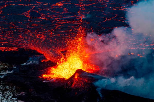 erupsi_vulkanik_di_islandia_lava_ancam_wilayah_kota_nelayan