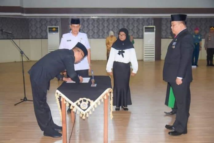 erwin_hotmansah_harahap_dilantik_jadi_sekda_tapteng_defenitif