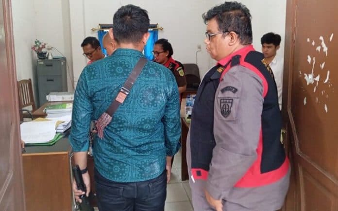 esron_dan_jekson_sebut_dokumen_ukl_upl_balei_merah_putih_terbit_dedy_menyanggah