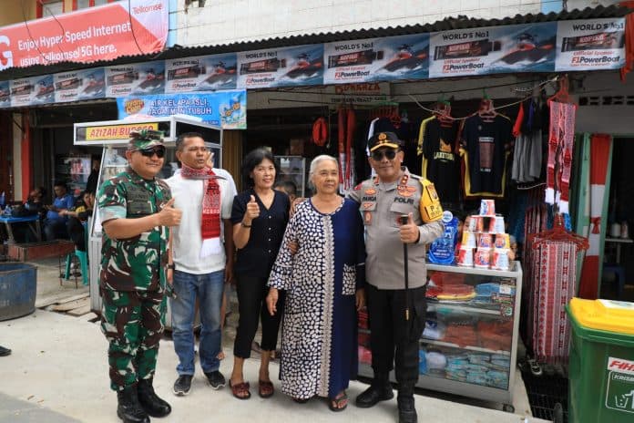 f1_powerboat_dimulai_kapolda_sumut_jalan_kaki_cek_personel_dan_sambangi_warga