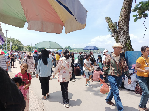 f1h2o_balige_inti_kota_sepi_kelurahan_onan_pardede_disesaki_pengunjung