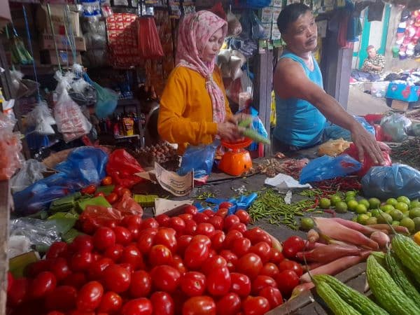 faktor_cuaca_harga_tomat_di_pasar_horas_pematangsiantar_naik