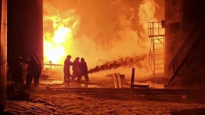 fasilitas_minyak_rusia_terbakar_usai_dihantam_serangan_drone_ukraina