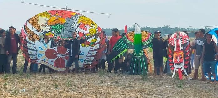 festival_layang_layang_meriahkan_pesta_panen_di_desa_sungai_ular_secanggang_langkat
