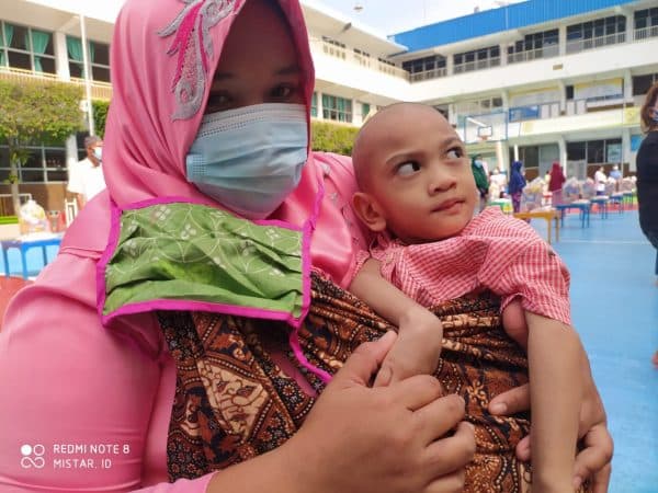 fitri_sang_ibu_yang_tegar_rawat_anaknya_berpenyakit_pengapuran_otak_epilepsi_dan_lumpuh_otak