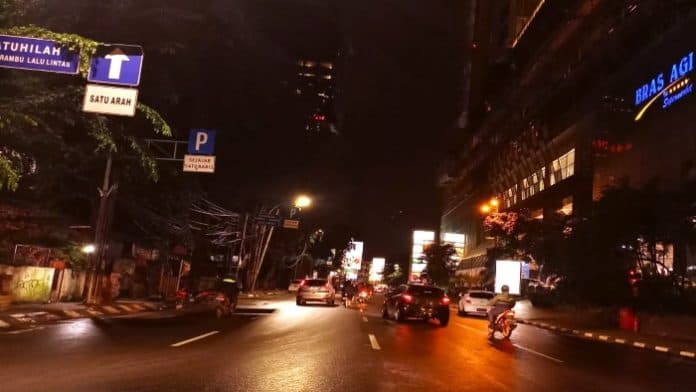 fokus_lensa_gemerlap_lampu_di_kota_paris_van_sumatra