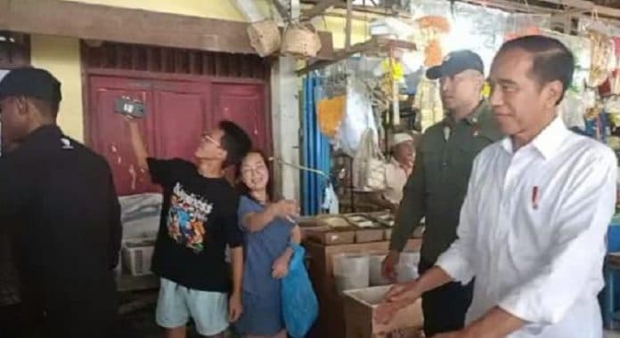 fokus_lensa_presiden_jokowi_kunjungi_pasar_kawat_tanjung_balai