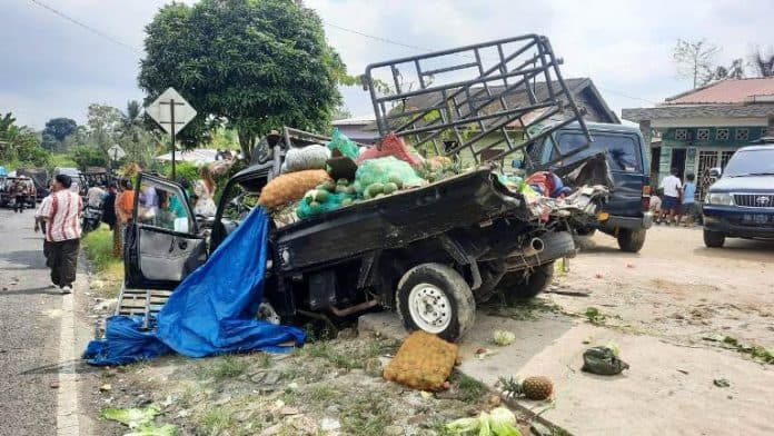 fokus_lensa_rem_blong_puluhan_kendaraan_tabrak_beruntun_di_bulu_pange