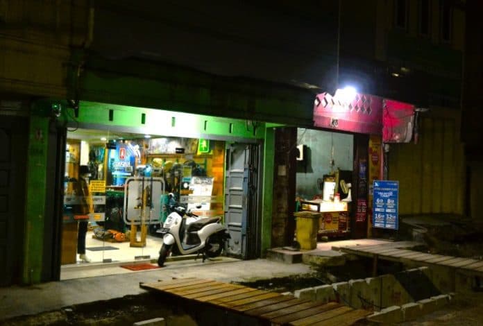fokus_lensa_secuil_kisah_malam_di_jalan_hm_yamin_yang_ditutup_parsial