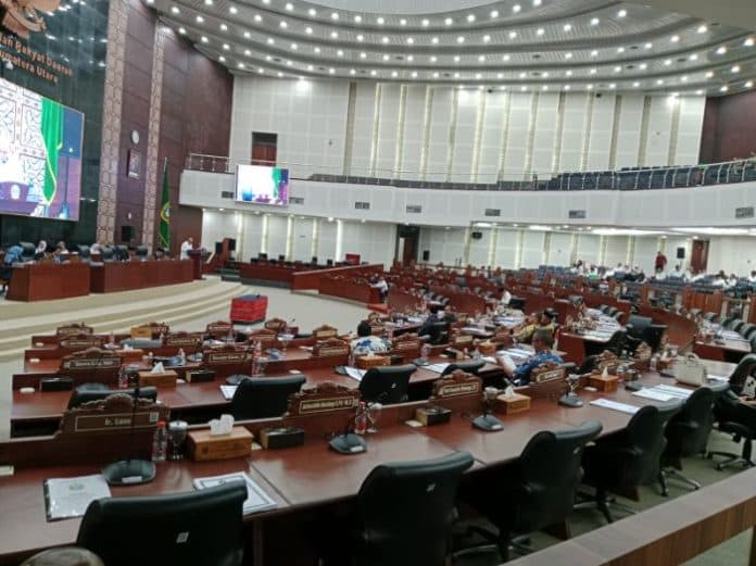 fokus_tingkatkan_potensi_pariwisata_dan_pad_9_fraksi_di_dprd_sumut_setujui_ranperda_standarisasi_pariwisata