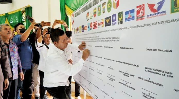 forkopimda_penyelenggara_dan_peserta_pemilu_di_simalungun_deklarasikan_pemilu_damai_2024