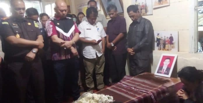 forkopimda_taput_melayat_ke_rumah_mahasiswa_diduga_korban_pembunuhan_di_bali