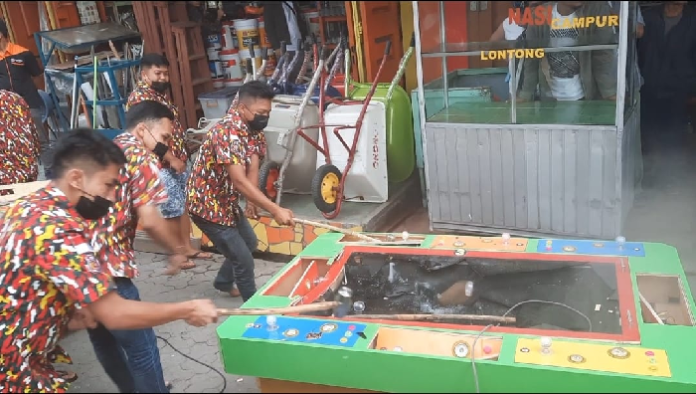 forum_batak_intelektual_hancurkan_mesin_judi_tembak_ikan_di_karo