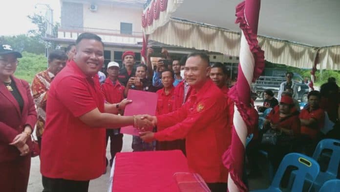 freddy_situmorang_daftar_bacalon_bupati_samosir_dari_pdip_dan_partai_perindo