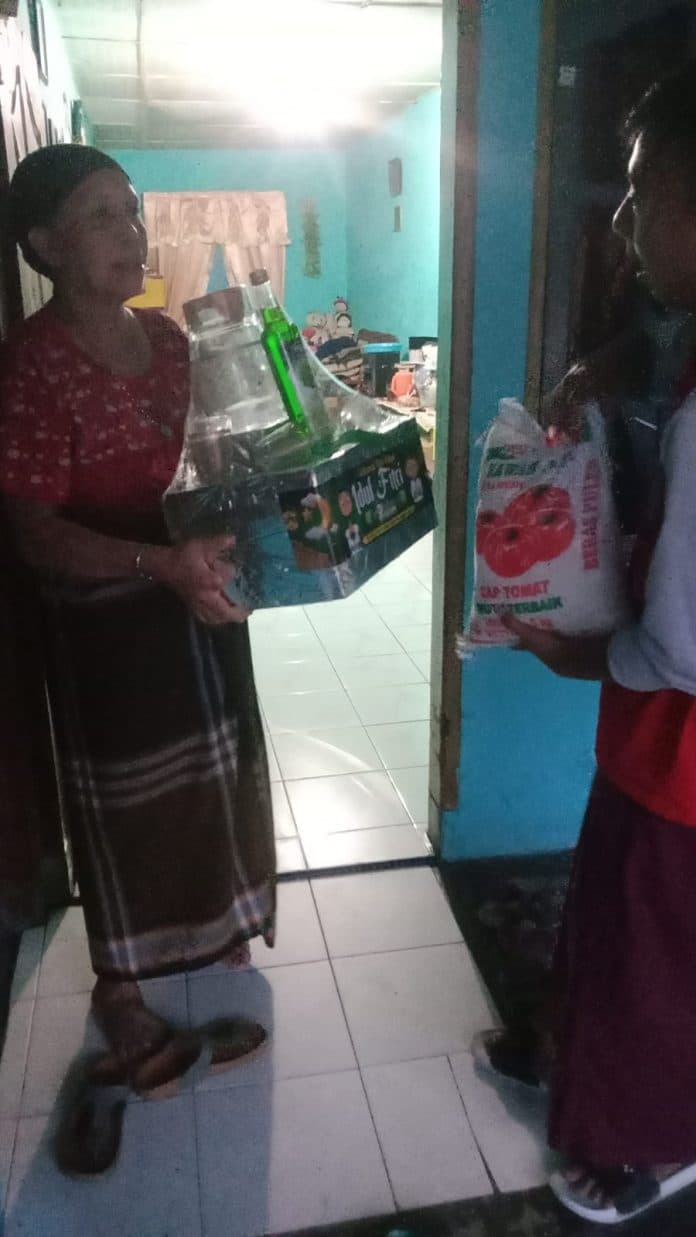 front_persaudaraan_islam_kota_tebing_tinggi_bagi_200_paket_parcel_ke_fakir_miskin_dan_duafa
