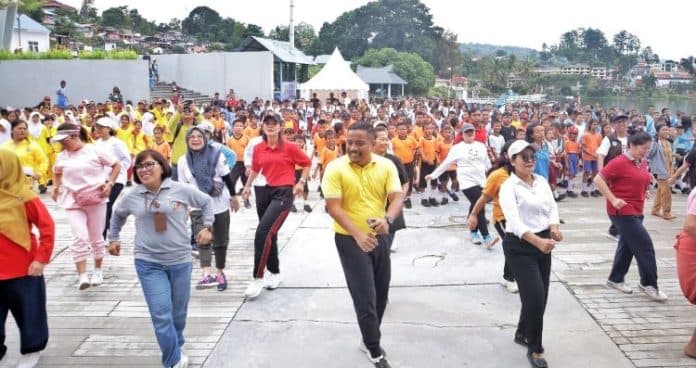 fun_walk_dan_senam_massal_semarakkan_road_to_aquabike_world_championship_di_simalungun