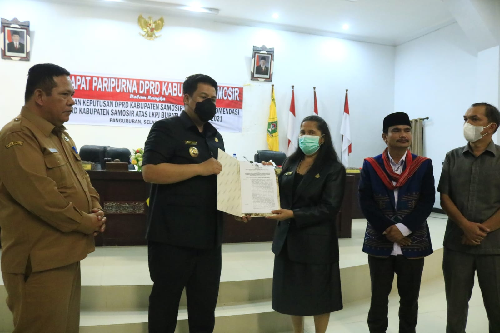 gabungan_komisi_dprd_beri_60_catatan_strategis_lkpj_bupati_samosir_ta_2021