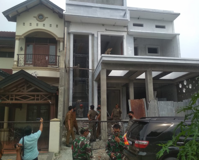 gagal_ditertibkan_rumah_mewah_tak_punya_imb_di_komplek_bumi_asri