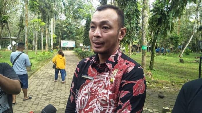 gaji_pekerja_medan_zoo_nunggak_pjs_dirut_pengunjung_sepi