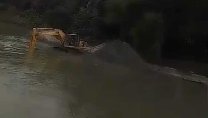 galian_c_diduga_ilegal_beraktivitas_di_sungai_bah_bolon_naga_kesiangan_sergai