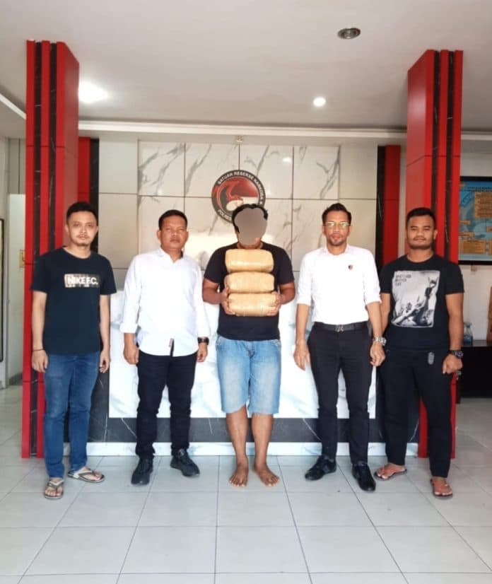 ganja_asal_aceh_tujuan_pekan_baru_dibawa_naik_bus_rapi