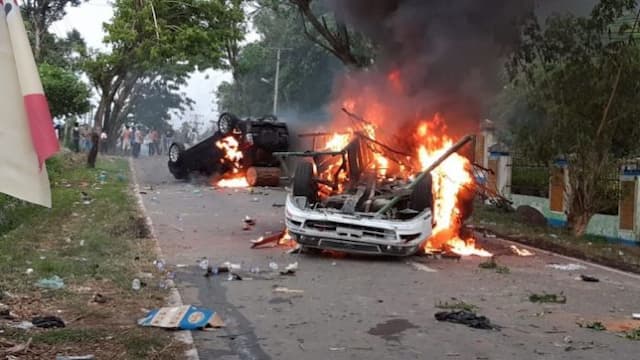 gara_gara_blt_penyabungan_utara_rusuh_warga_bakar_mobil_dan_motor