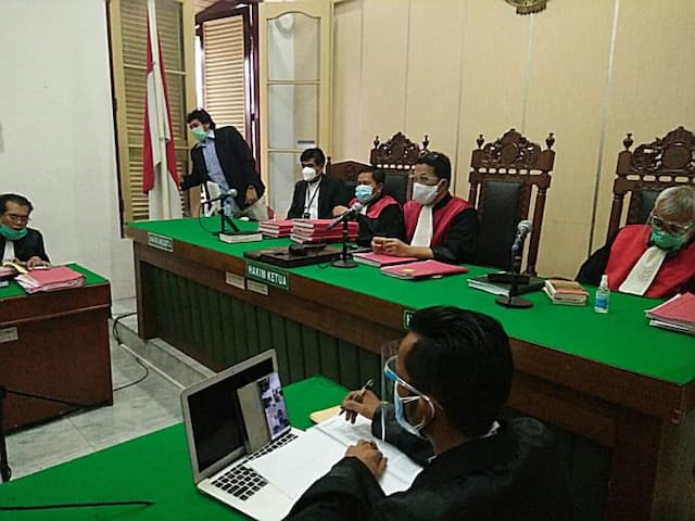 gara_gara_skenario_palsu_8_oknum_polisi_polres_padangsidempuan_dihadapkan_ke_meja_hijau