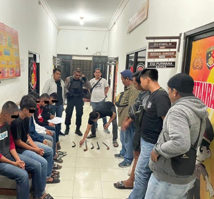 garang_saat_pamer_sajam_di_medsos_ketika_diamankan_geng_radiator_jadi_loyo