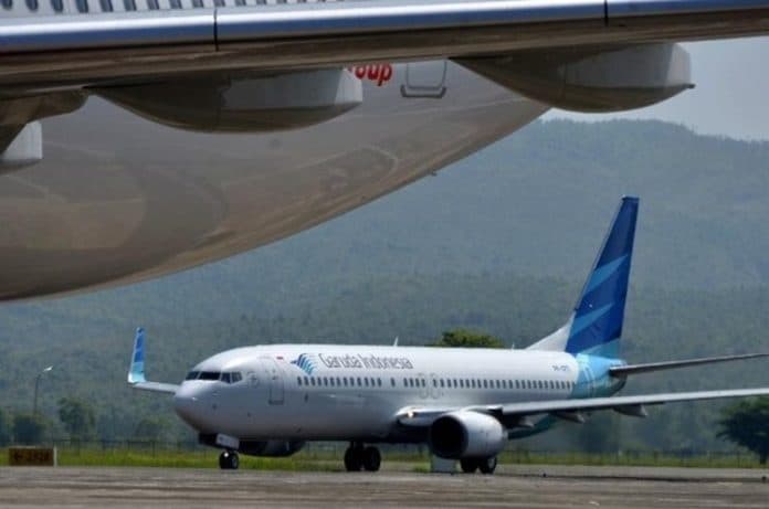 garuda_indonesia_hentikan_operasional_pesawat_yang_keluarkan_api