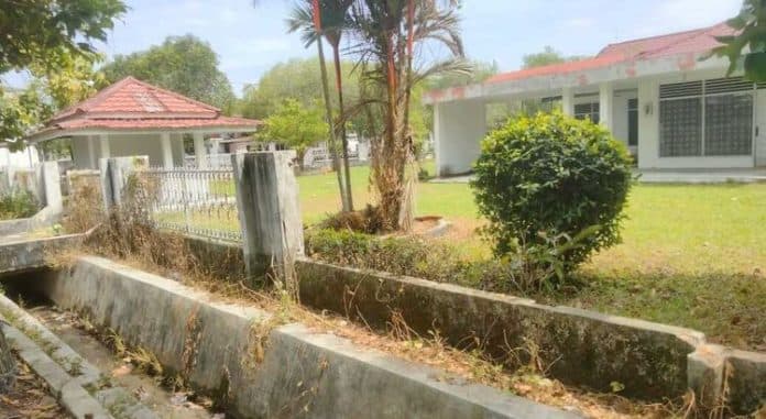 gawat_pencuri_angkut_pagar_di_komplek_kantor_bupati_asahan