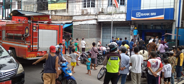 gedung_bri_unit_pasar_sukaramai_medan_nyaris_terbakar